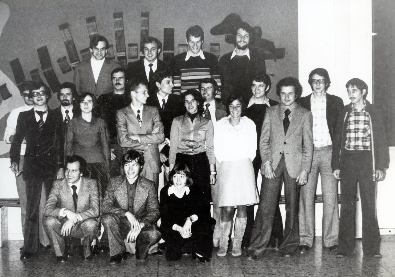 1975
